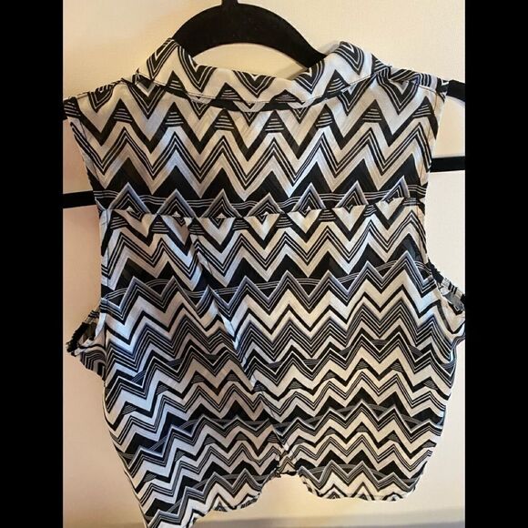 Womenâs No Boundaries Top SleevelessâButtonâDownâM - Picture 2 of 11